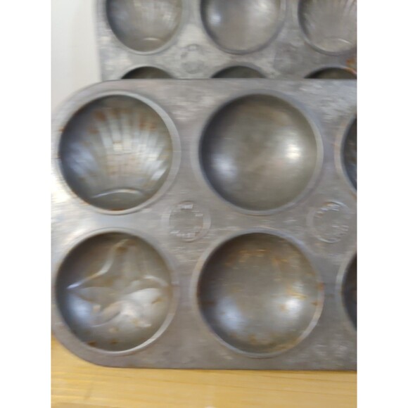 Lot Of 2 Vtg England Shapes Different Designs Metal Cookies Baking Tray 9.5x6.5" - Picture 2 of 9